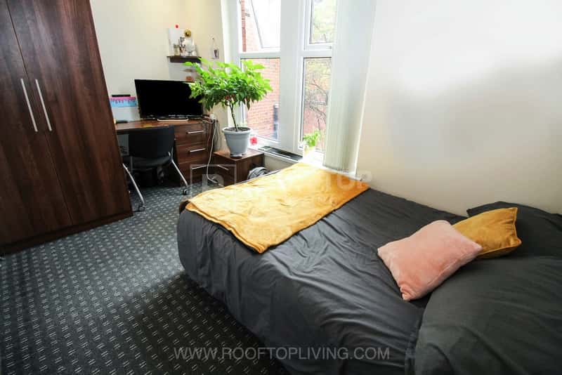 Photo of the property on Kirkstall Lane, Headingley, Leeds