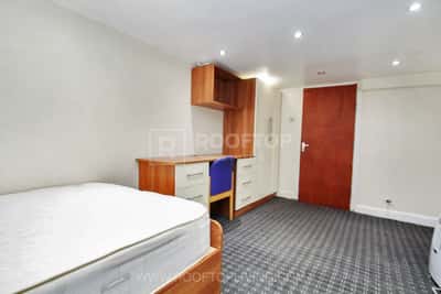 Photo of 236 Kirkstall Lane